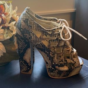 Mia Peep toe Platform Sandal